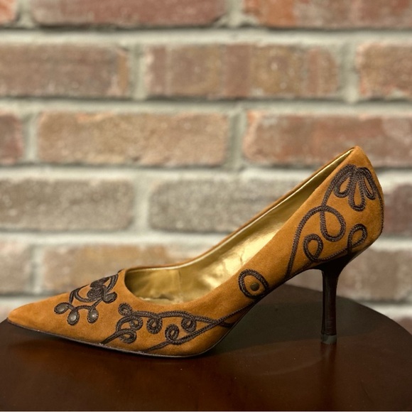 Steven by Steve Madden Brown Suede W/Black Embroidery Heels Size 8.5. - Picture 8 of 9